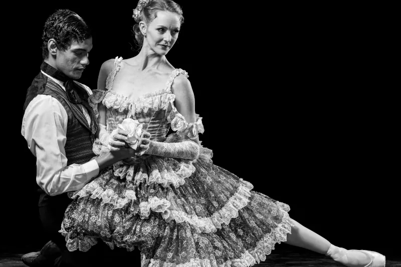 Tammy Higgins and Revil Yon in La Traviata-The Ballet 